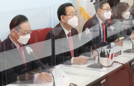 국민의힘 주호영 원내대표가 5일 오전 국회에서 열린 원내-법사위원 간담회에서 발언하고 있다.  연합뉴스